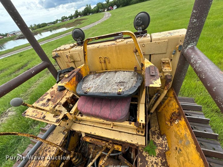 image for item DX0578 International TD15 dozer