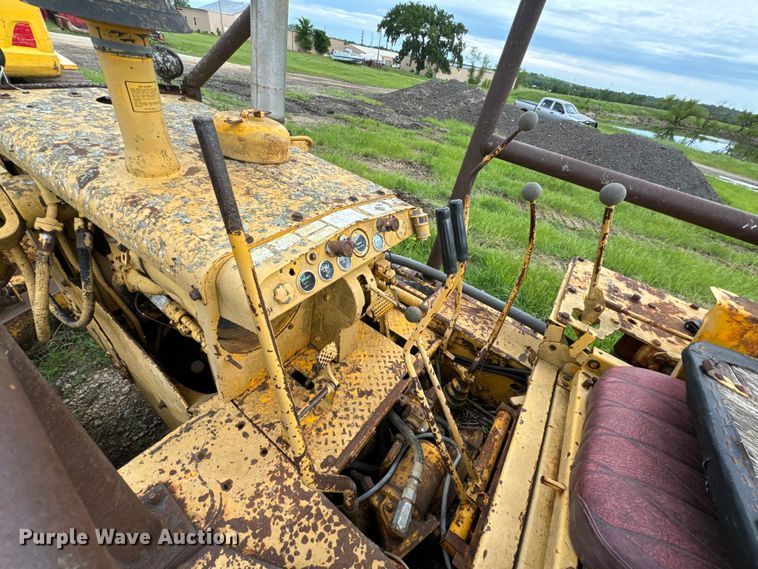 image for item DX0578 International TD15 dozer