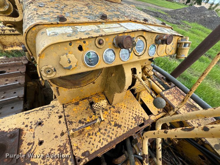 image for item DX0578 International TD15 dozer