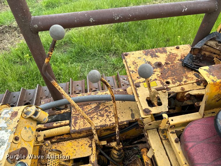 image for item DX0578 International TD15 dozer