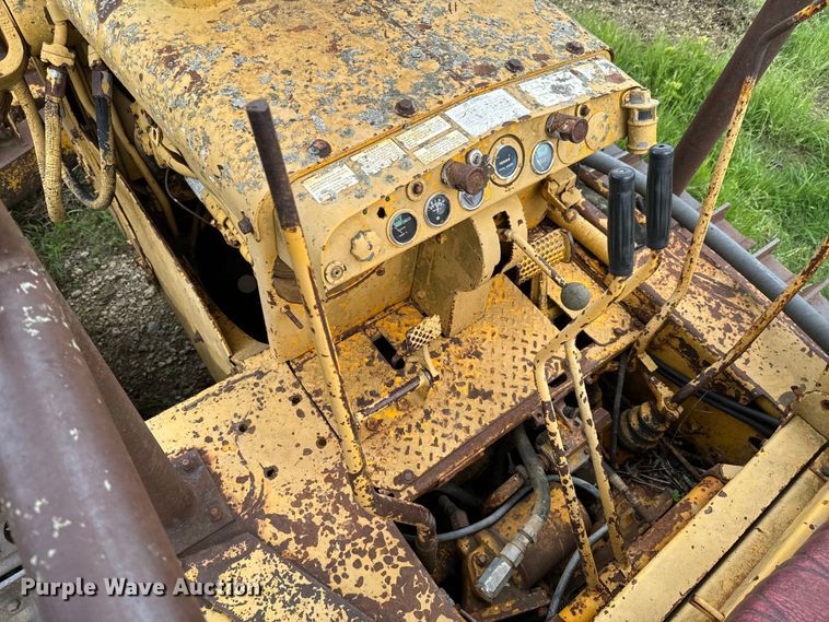 image for item DX0578 International TD15 dozer