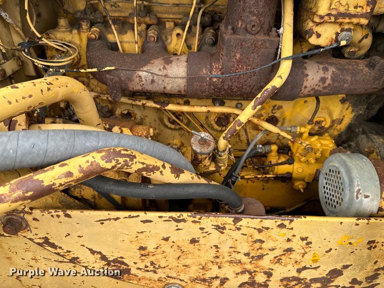 image for item DX0578 International TD15 dozer