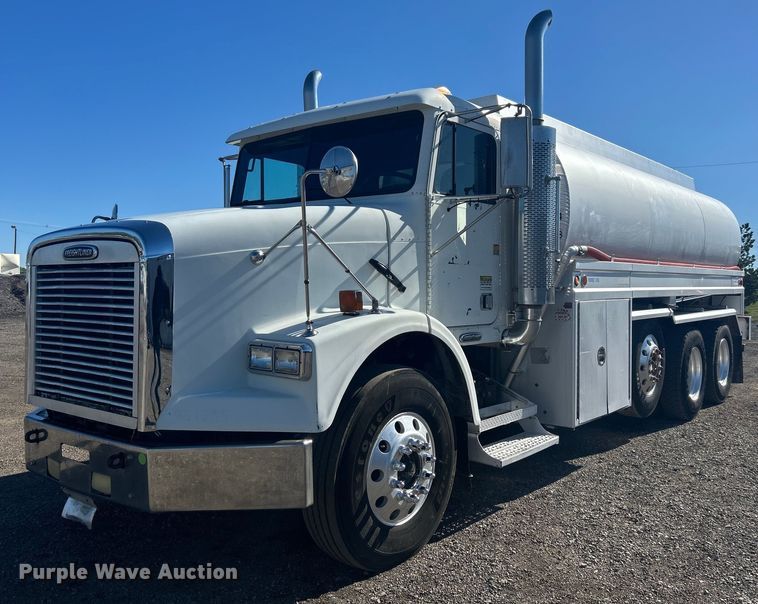 image for item EG1422 2004 Freightliner  fuel truck