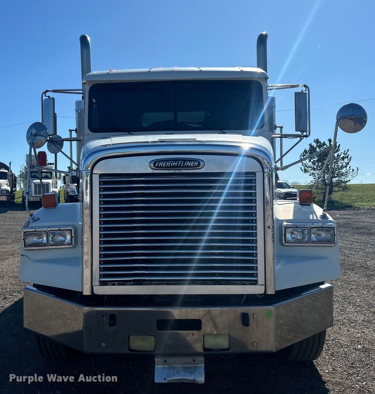 image for item EG1422 2004 Freightliner  fuel truck