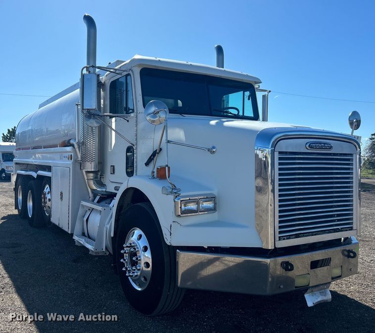 image for item EG1422 2004 Freightliner  fuel truck