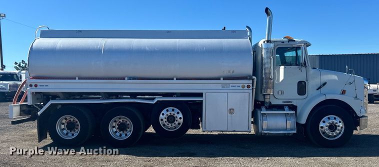 image for item EG1422 2004 Freightliner  fuel truck