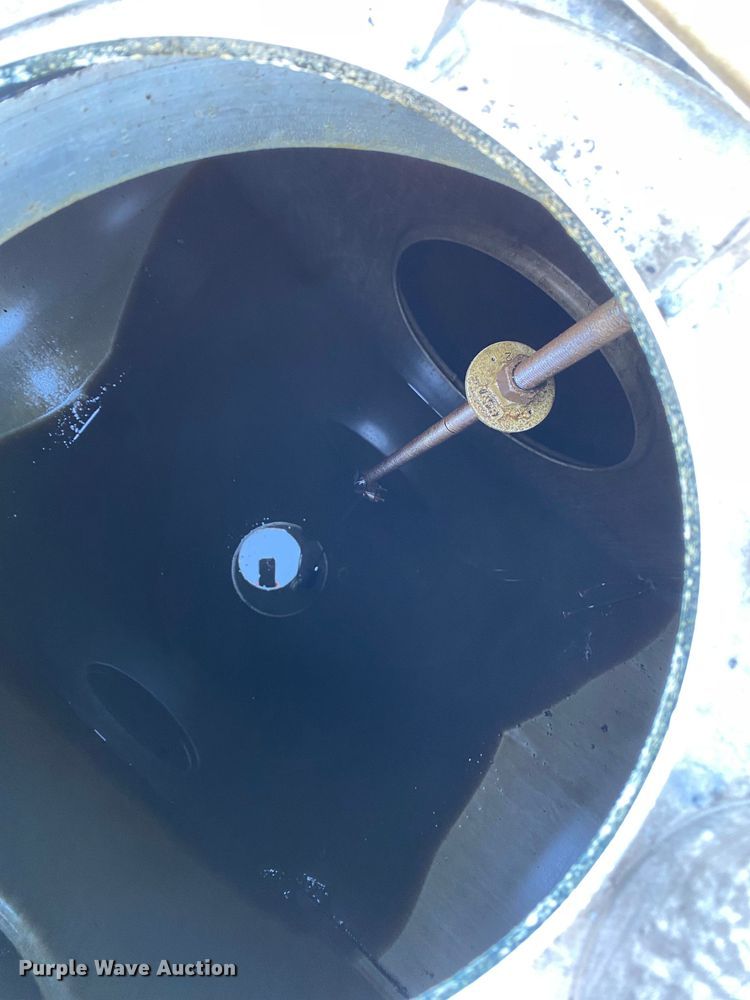 image for item EG1422 2004 Freightliner  fuel truck