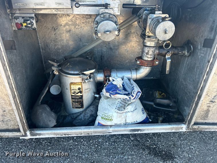 image for item EG1422 2004 Freightliner  fuel truck