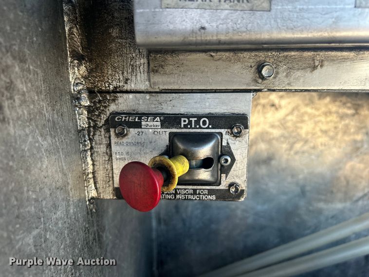 image for item EG1422 2004 Freightliner  fuel truck