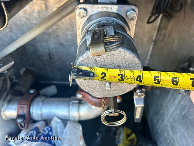 image for item EG1422 2004 Freightliner  fuel truck