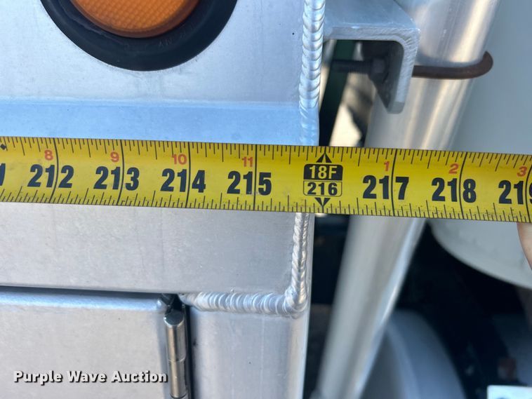 image for item EG1422 2004 Freightliner  fuel truck