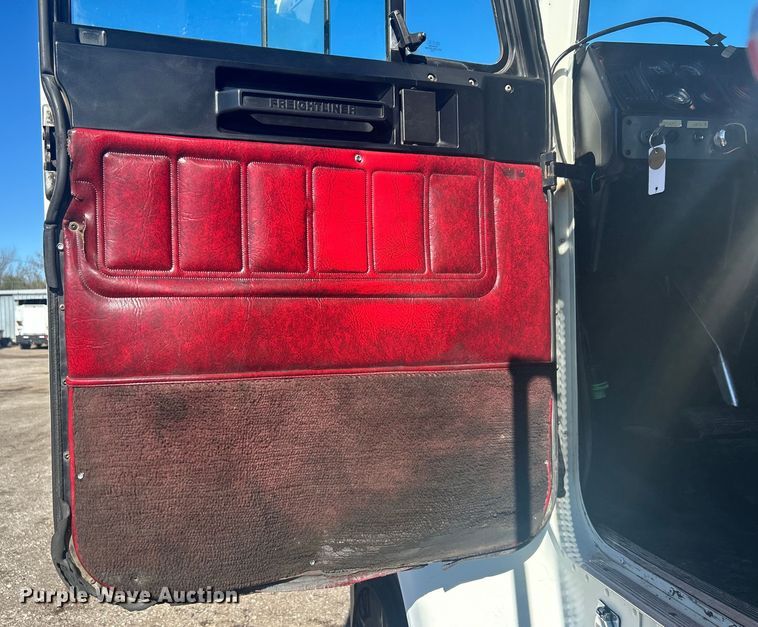 image for item EG1422 2004 Freightliner  fuel truck