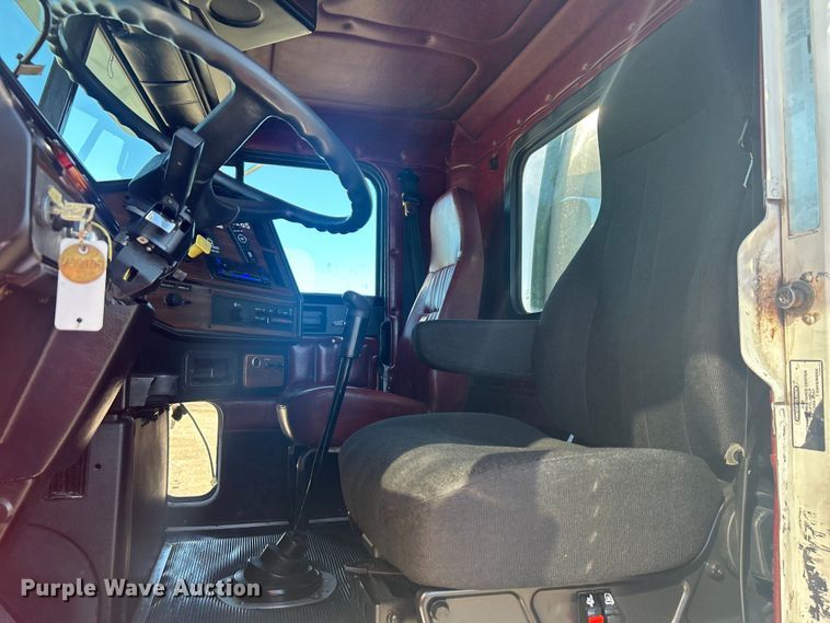 image for item EG1422 2004 Freightliner  fuel truck