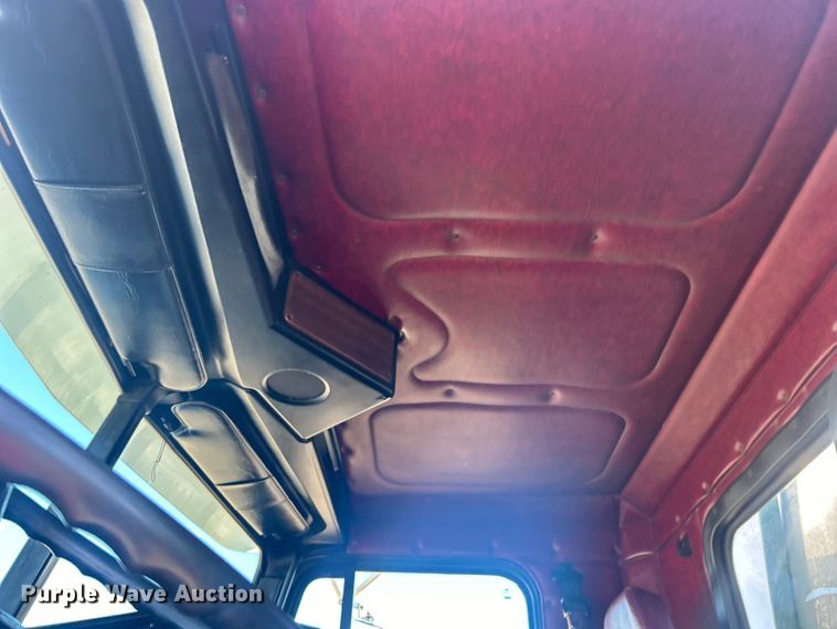 image for item EG1422 2004 Freightliner  fuel truck