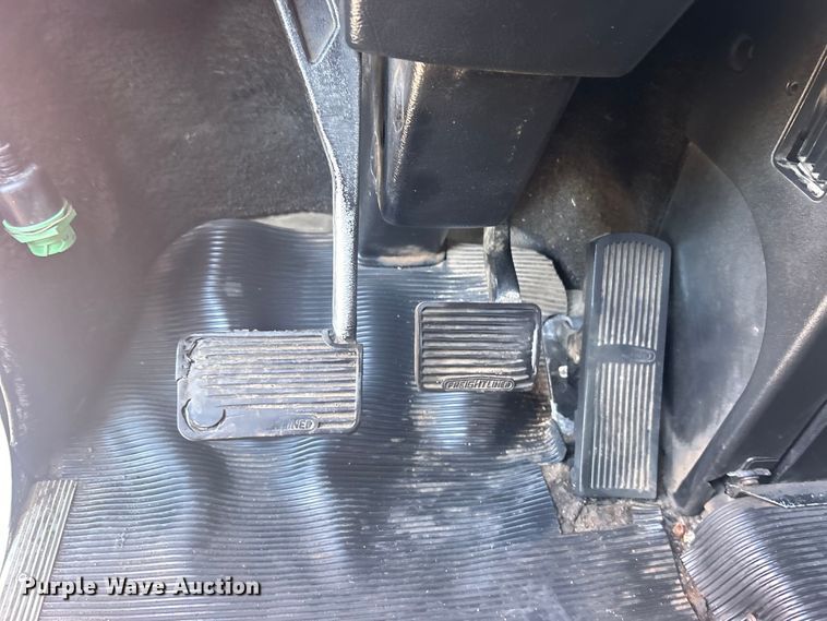 image for item EG1422 2004 Freightliner  fuel truck