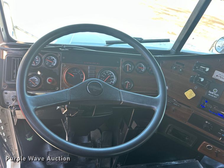 image for item EG1422 2004 Freightliner  fuel truck