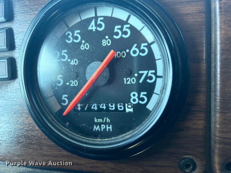 image for item EG1422 2004 Freightliner  fuel truck