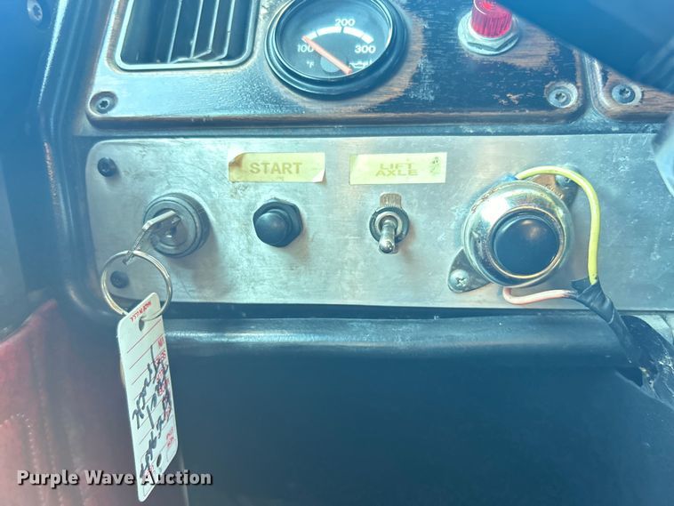 image for item EG1422 2004 Freightliner  fuel truck