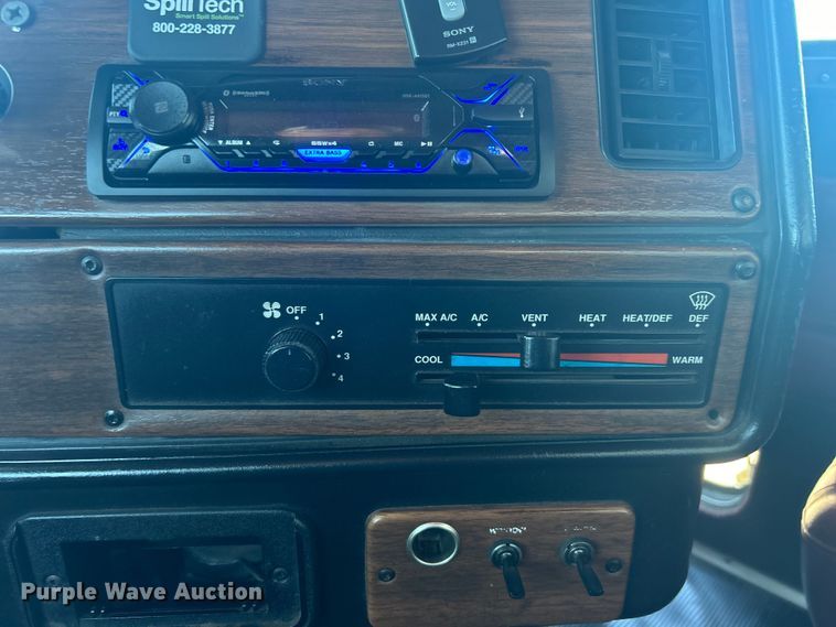 image for item EG1422 2004 Freightliner  fuel truck