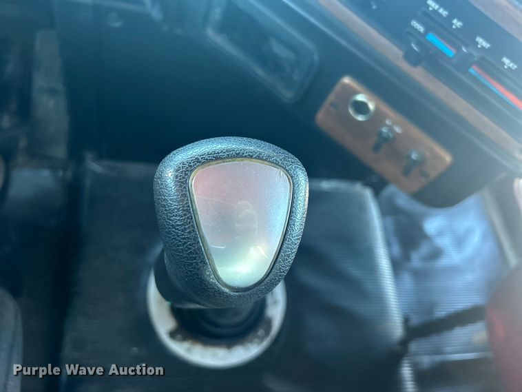 image for item EG1422 2004 Freightliner  fuel truck