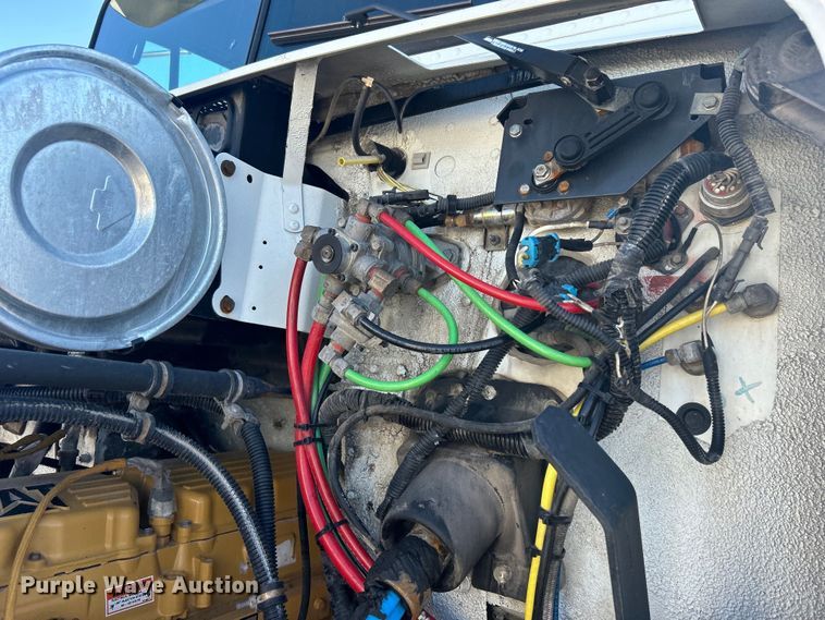 image for item EG1422 2004 Freightliner  fuel truck