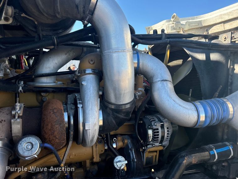 image for item EG1422 2004 Freightliner  fuel truck