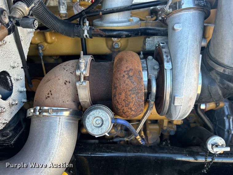 image for item EG1422 2004 Freightliner  fuel truck