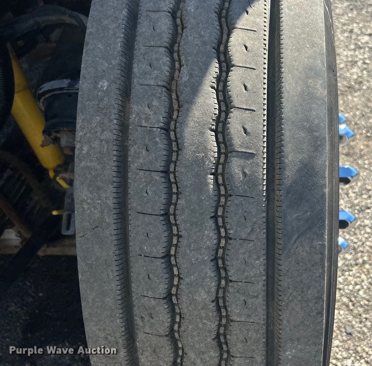 image for item EG1422 2004 Freightliner  fuel truck