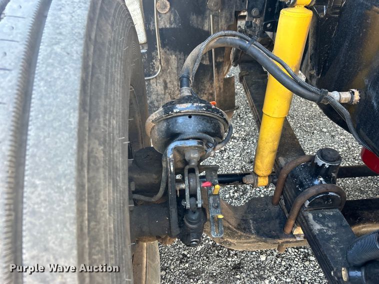 image for item EG1422 2004 Freightliner  fuel truck