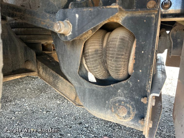 image for item EG1422 2004 Freightliner  fuel truck