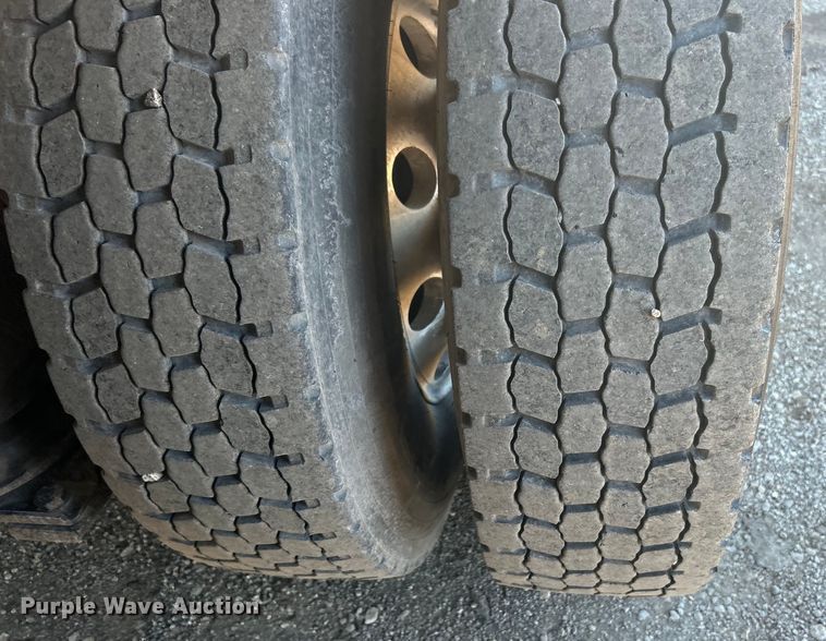 image for item EG1422 2004 Freightliner  fuel truck