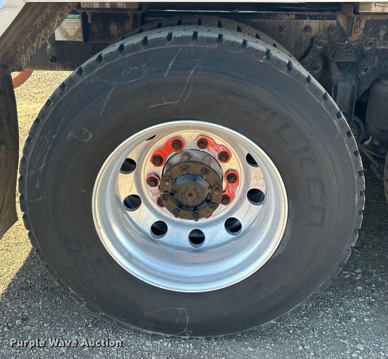 image for item EG1422 2004 Freightliner  fuel truck