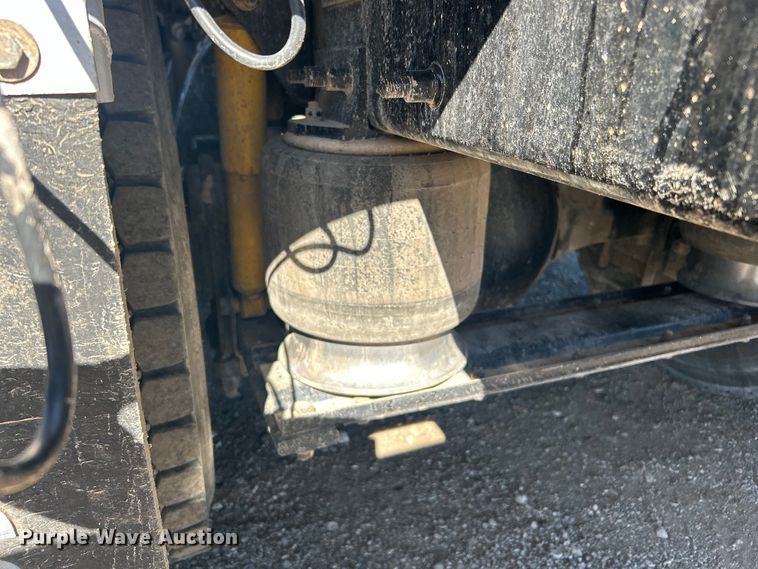 image for item EG1422 2004 Freightliner  fuel truck