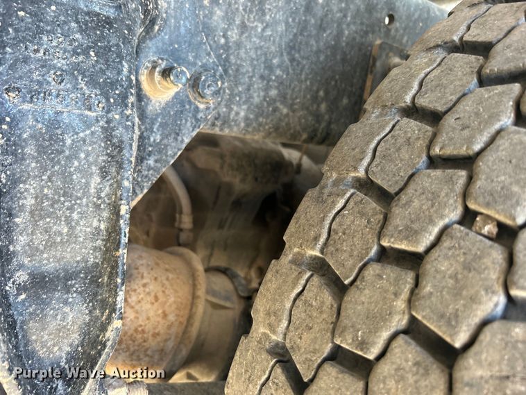 image for item EG1422 2004 Freightliner  fuel truck