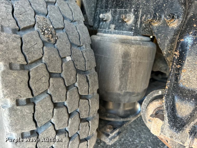 image for item EG1422 2004 Freightliner  fuel truck