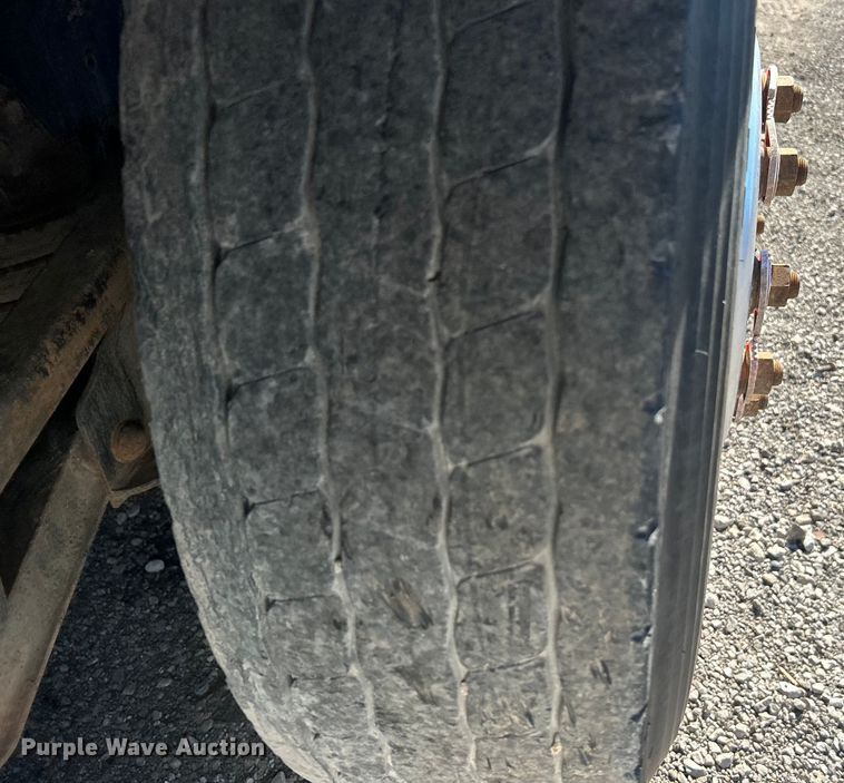 image for item EG1422 2004 Freightliner  fuel truck