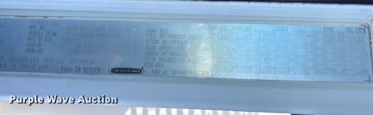 image for item EG1422 2004 Freightliner  fuel truck