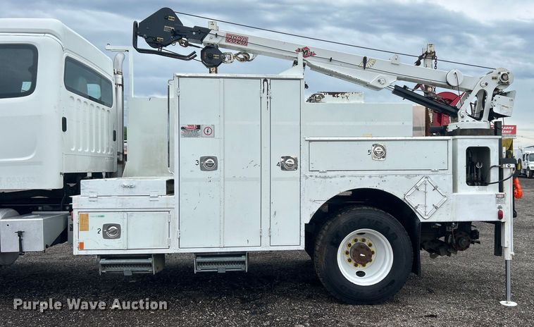 image for item EG1516 2010 Freightliner M2 Business Class  utility / service truck