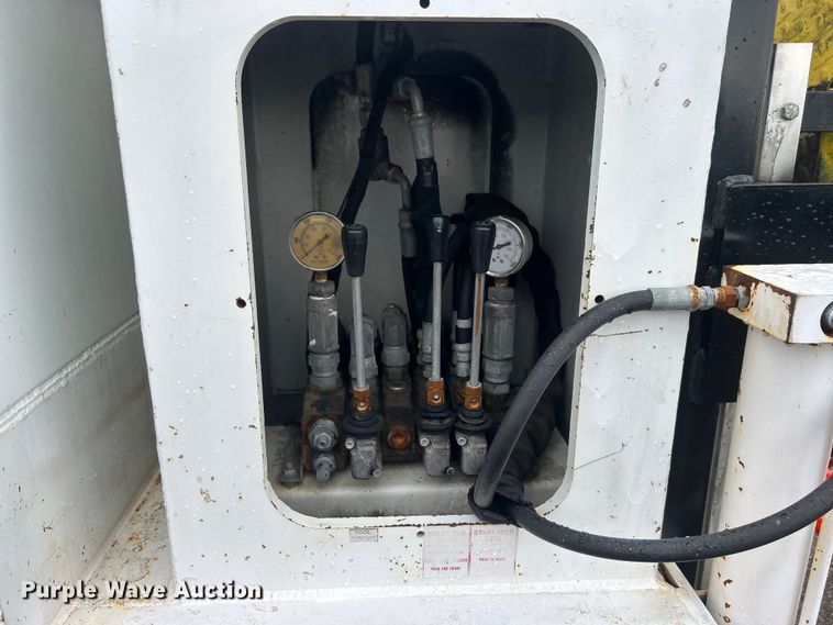 image for item EG1516 2010 Freightliner M2 Business Class  utility / service truck