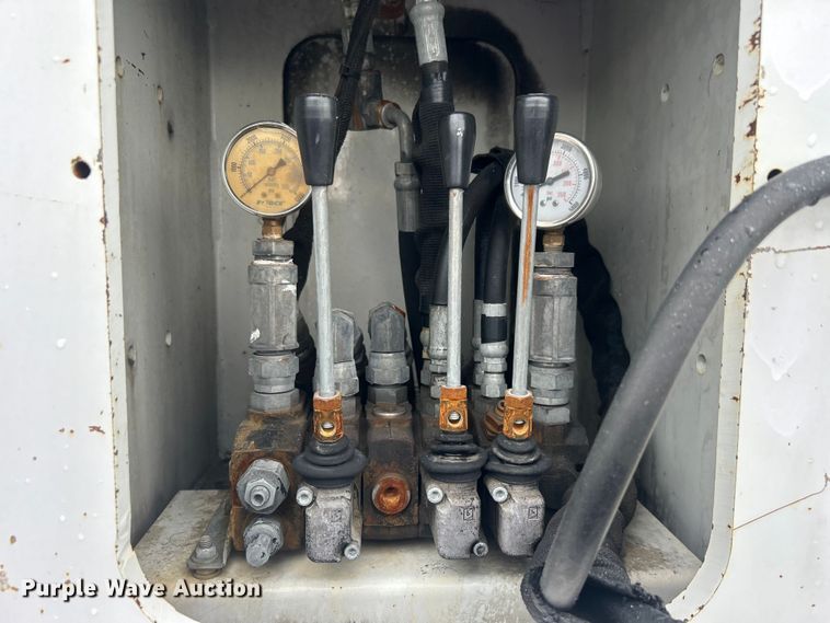 image for item EG1516 2010 Freightliner M2 Business Class  utility / service truck