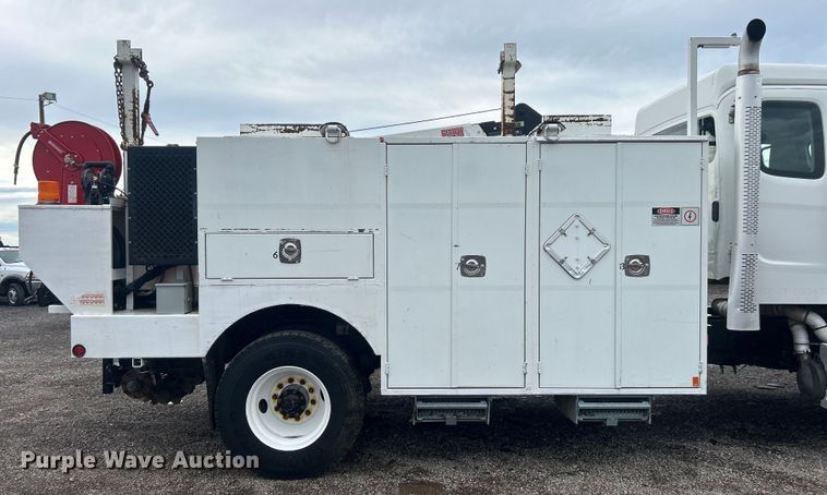 image for item EG1516 2010 Freightliner M2 Business Class  utility / service truck