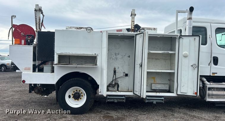 image for item EG1516 2010 Freightliner M2 Business Class  utility / service truck