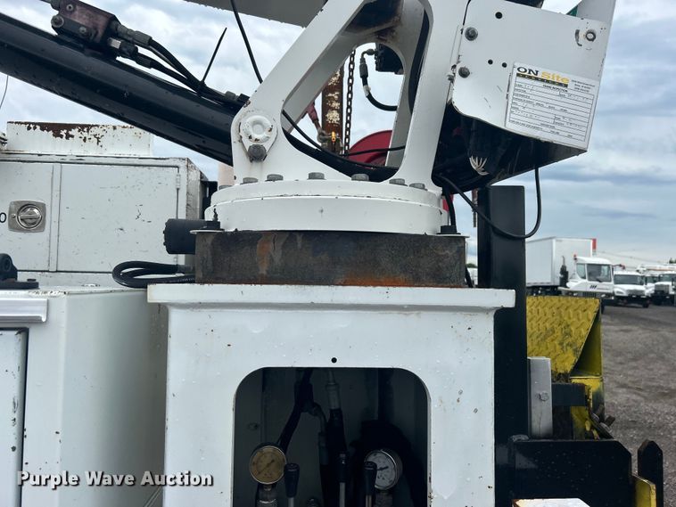 image for item EG1516 2010 Freightliner M2 Business Class  utility / service truck