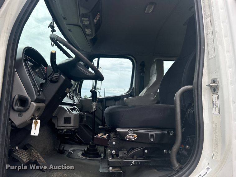 image for item EG1516 2010 Freightliner M2 Business Class  utility / service truck