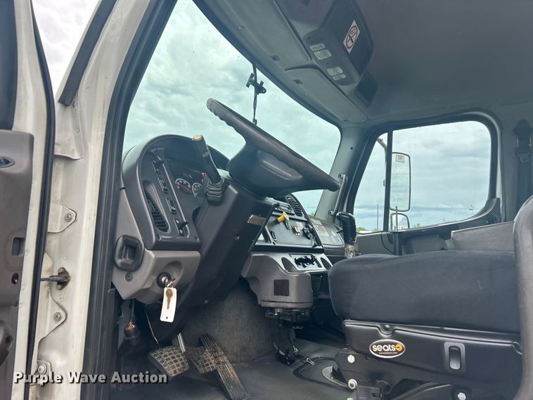 image for item EG1516 2010 Freightliner M2 Business Class  utility / service truck