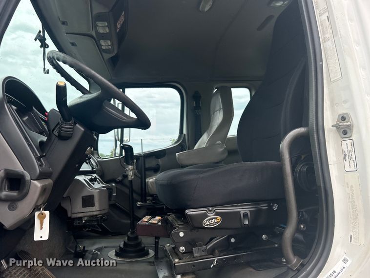 image for item EG1516 2010 Freightliner M2 Business Class  utility / service truck