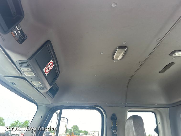 image for item EG1516 2010 Freightliner M2 Business Class  utility / service truck