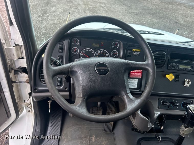 image for item EG1516 2010 Freightliner M2 Business Class  utility / service truck