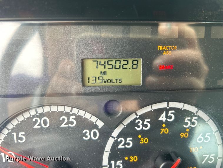 image for item EG1516 2010 Freightliner M2 Business Class  utility / service truck