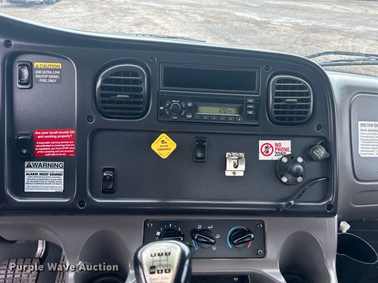 image for item EG1516 2010 Freightliner M2 Business Class  utility / service truck